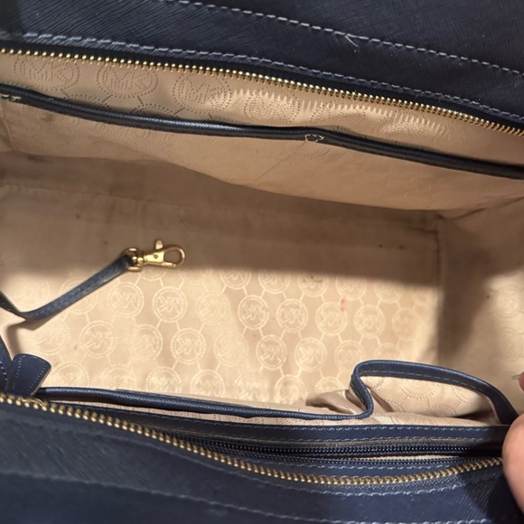 Michael Kors Navy Saffiano Leather Lg Selma with Shoulder Strap-EUC! - Picture 8 of 11